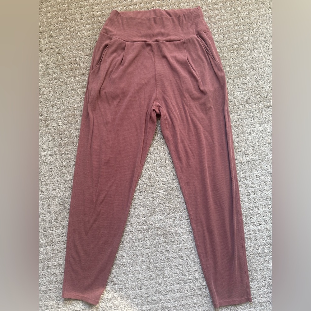 Vuori pink joggers
